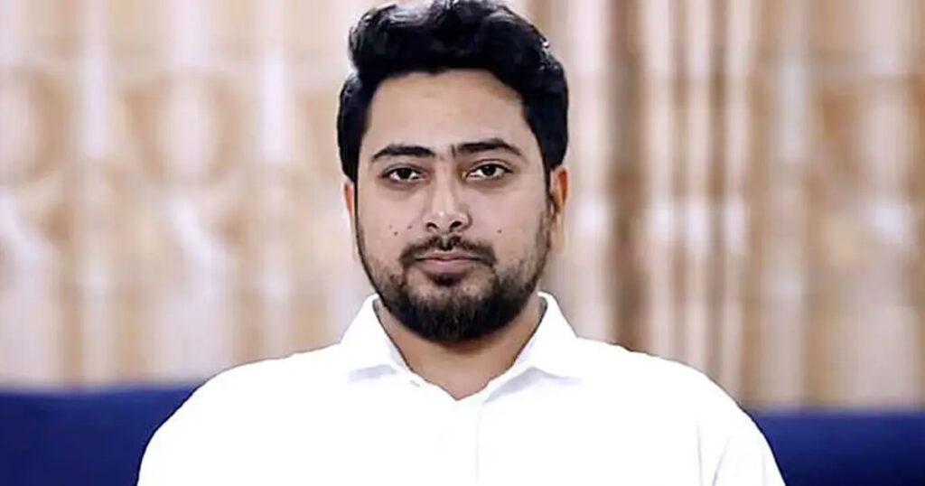 ওমরাহ করতে সৌদি আরবে পৌঁছেছেন নাহিদ ইসলাম