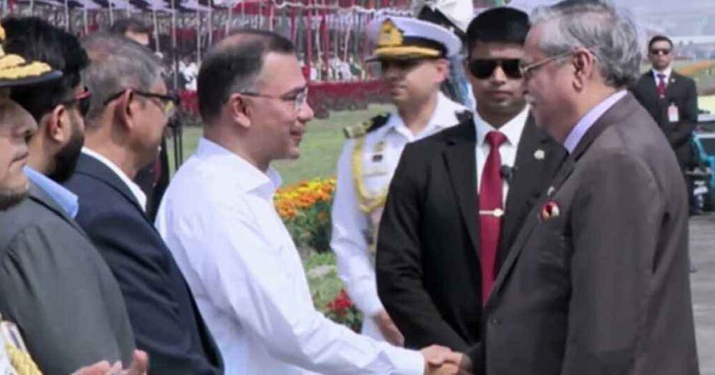 কুচকাওয়াজ অনুষ্ঠানে যোগ দিয়েছেন রাষ্ট্রপতি ও প্রধানমন্ত্রী