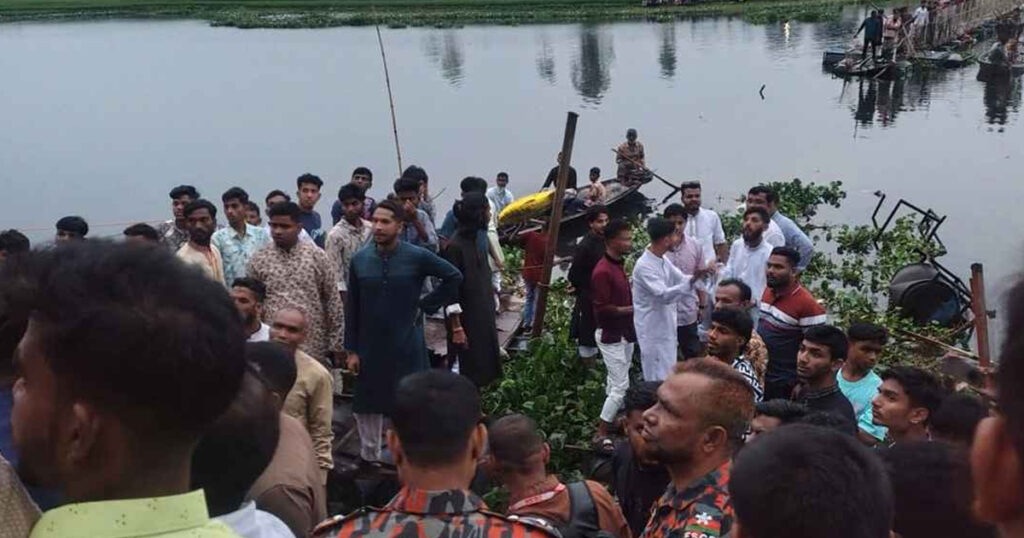 জামালপুরে শতাধিক মানুষসহ নদীতে ভেঙে পড়ল ব্রিজ, নিহত ৪ শিশু