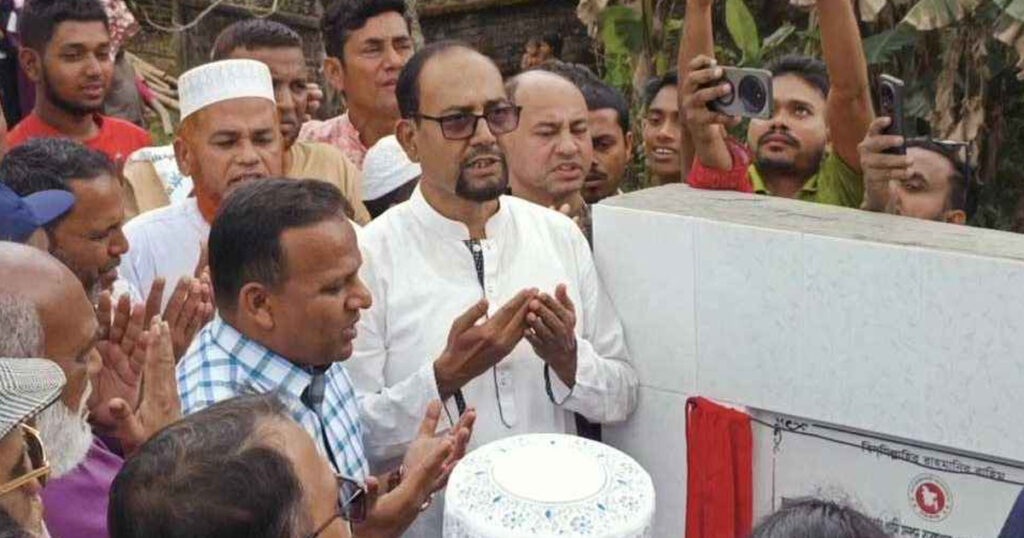 ঝালকাঠিতে খাল খনন কাজের উদ্বোধন করলেন নৌপরিবহন প্রতিমন্ত্রী