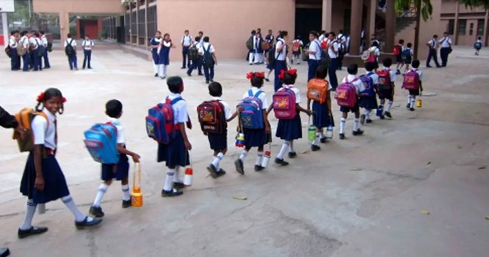 টানা এক মাসেরও বেশি সময় ছুটি শেষে খুলেছে সব শিক্ষাপ্রতিষ্ঠান