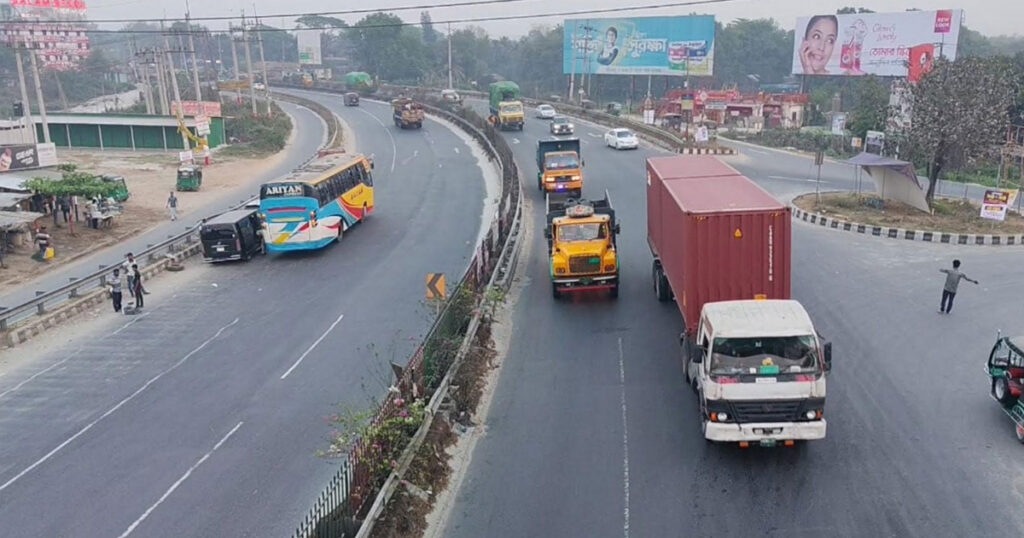 ঢাকা-টাঙ্গাইল মহাসড়কে যানবাহনের চাপ থাকলেও নেই যানজট