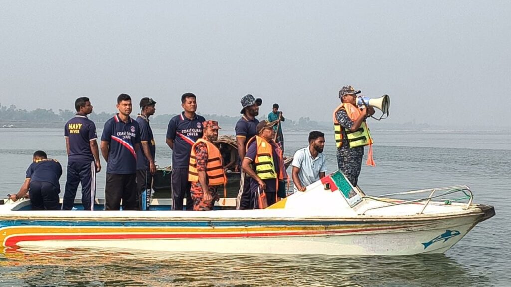 দৌলতদিয়ায় তৃতীয় দিনের মতো উদ্ধার অভিযান শুরু