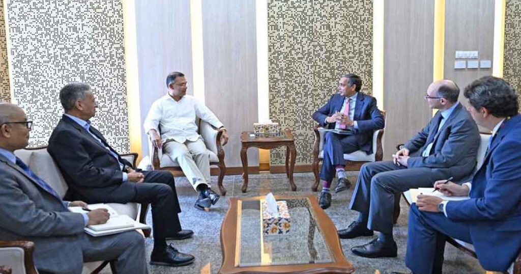 প্রধানমন্ত্রীর সঙ্গে আইএমএফ পরিচালকের বৈঠক