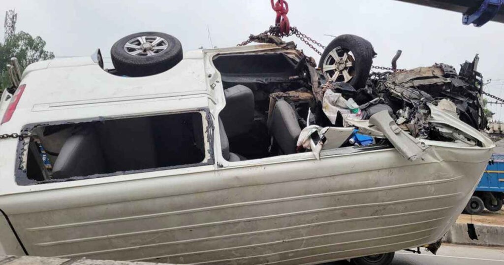 বগুড়ায় মাইক্রোবাস দুর্ঘটনায় নিহত ৩, আহত ৯