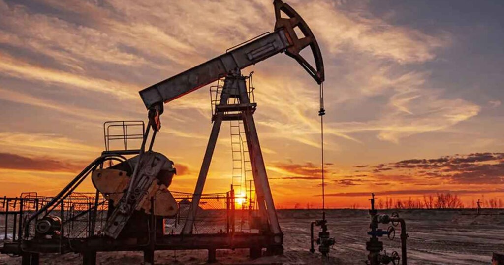 বিশ্ববাজারে লাফিয়ে বাড়ছে জ্বালানি তেলের দাম