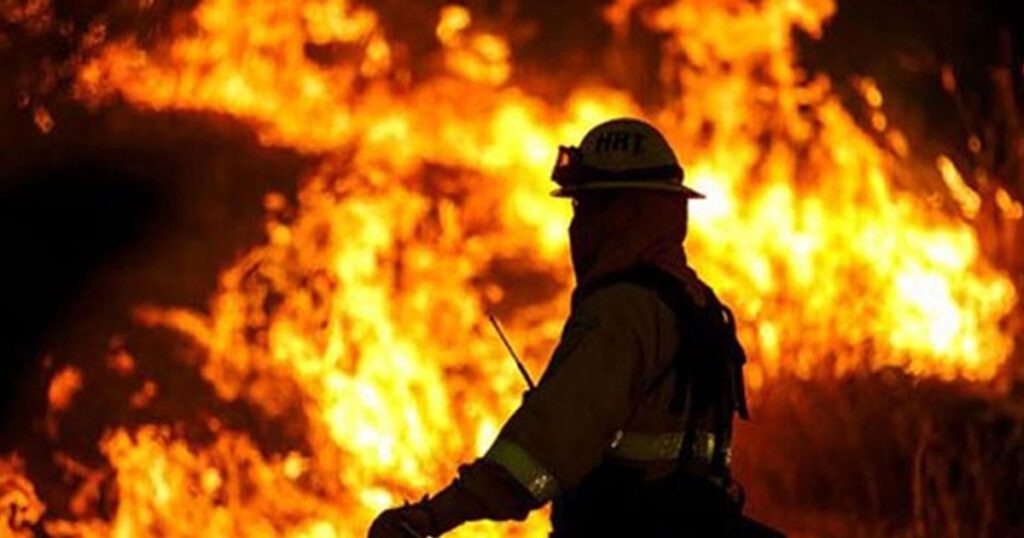 মিরপুরে বহুতল ভবনে আগুন, নিয়ন্ত্রণে ৫ ইউনিট