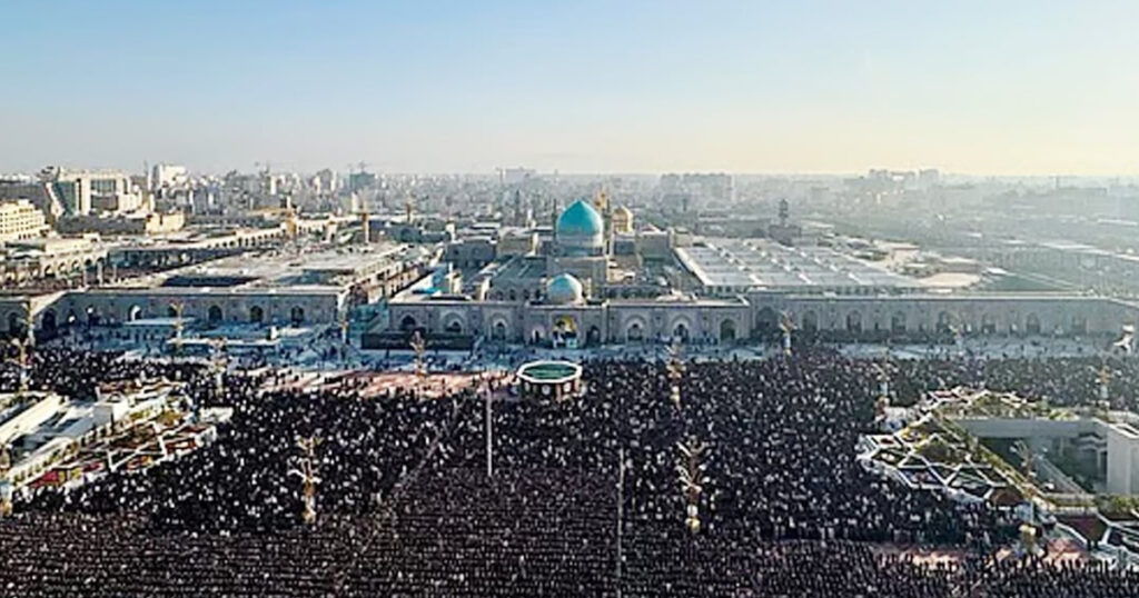 যুদ্ধের মধ্যে উন্মুক্ত ময়দানে ঈদের নামাজ পড়ল ইরানিরা যুদ্ধের মধ্যে উন্মুক্ত ময়দানে ঈদের নামাজ পড়ল ইরানিরা