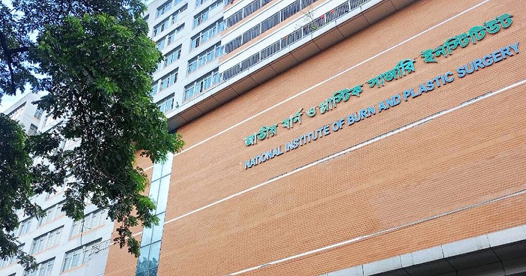 রাজধানীতে গ্যাস লিকেজ থেকে বিস্ফোরণ, নারী-শিশুসহ দগ্ধ ১০