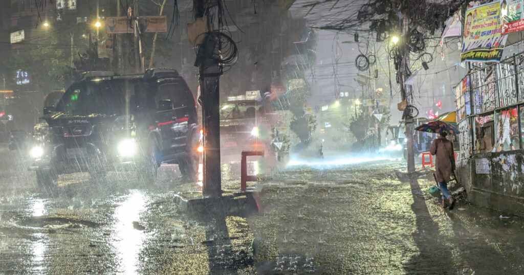 হঠাৎ শিলাবৃষ্টিতে ভিজল রাজধানী