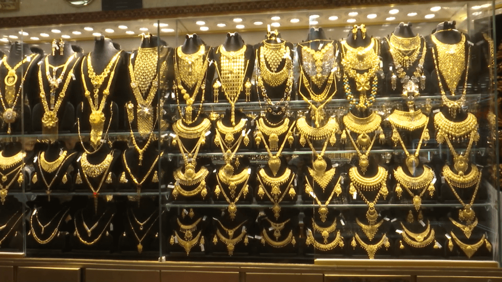 ৬ ঘণ্টার ব্যবধানে আরেক দফা বাড়ালো স্বর্ণের দাম