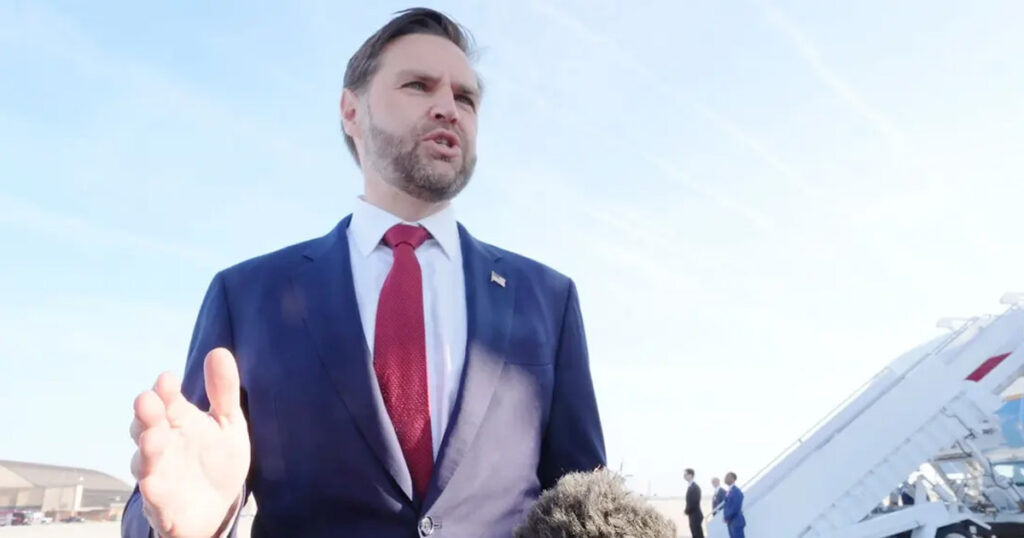 মার্কিন প্রতিনিধি দলকে নিয়ে ইসলামাবাদে পৌঁছেছেন ভ্যান্স