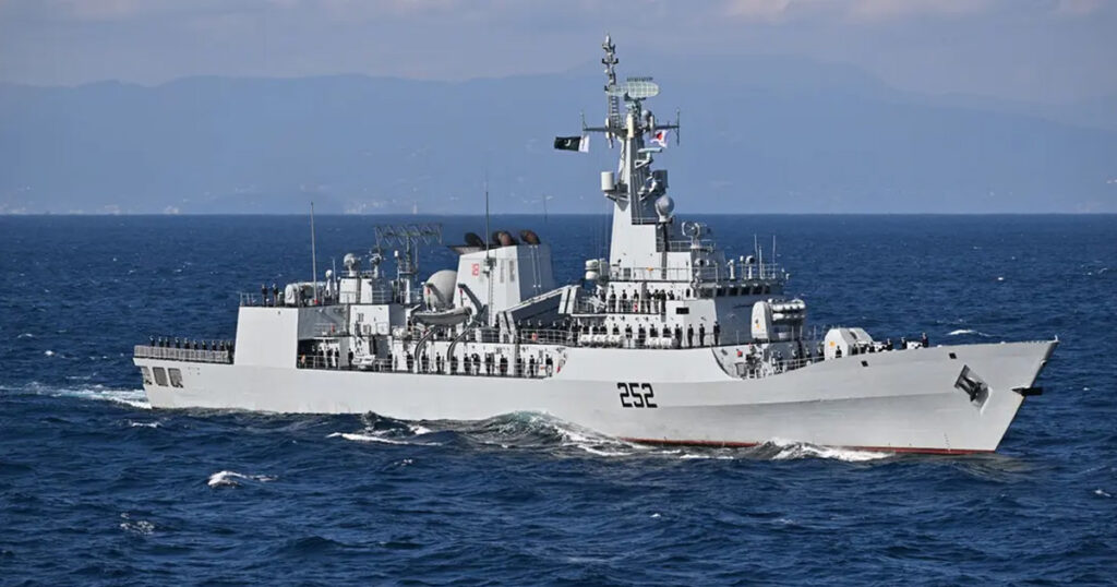 আরব সাগর থেকে বাংলাদেশিসহ ১৮ নাবিককে উদ্ধার পাকিস্তানের নৌবাহিনীর