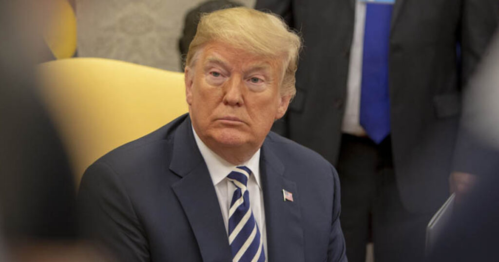 ইরান যুদ্ধের জেরে ট্রাম্পের জনপ্রিয়তা তলানিতে, বাড়ছে অসন্তোষ