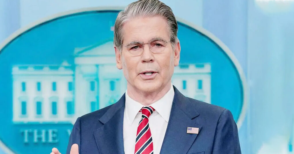 ইরানের তেল বাণিজ্য অচল করে দেওয়ার হুমকি মার্কিন মন্ত্রীর