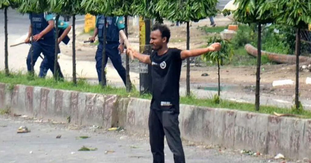 জুলাই গণ-অভ্যুত্থানের প্রথম শহীদ আবু সাঈদ হত্যা মামলার রায় দুপুরে জুলাই গণ-অভ্যুত্থানের প্রথম শহীদ আবু সাঈদ হত্যা মামলার রায় দুপুরে