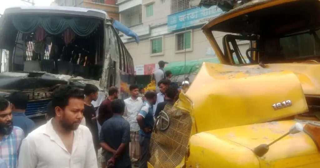 টাঙ্গাইলে বাস-ট্রাক মুখোমুখি সংঘর্ষে নিহত ২