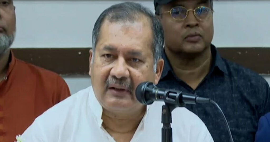 দেশের ভঙ্গুর অর্থনীতিকে স্বনির্ভর করাই সরকারের মূল লক্ষ্য: তথ্যমন্ত্রী