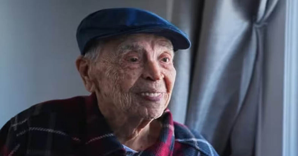 দীর্ঘ জীবনের রহস্য কী? গোপন যে তিনটি অভ্যাসের কথা জানালেন ১১১ বছর বয়সী এই প্রবীণ