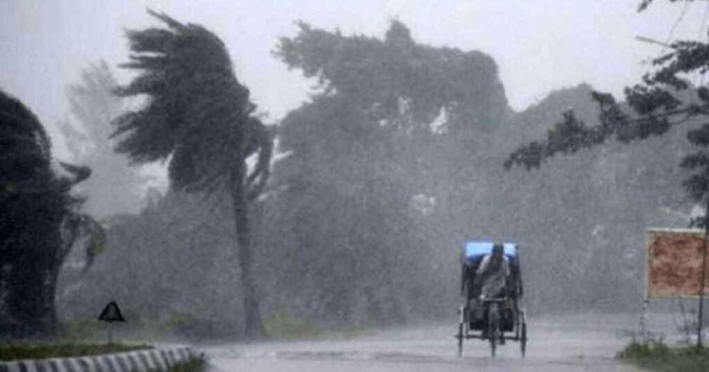 দুপুরের মধ্যে যেসব অঞ্চলে ৬০ কিমি বেগে ঝড়সহ বজ্রবৃষ্টির শঙ্কা