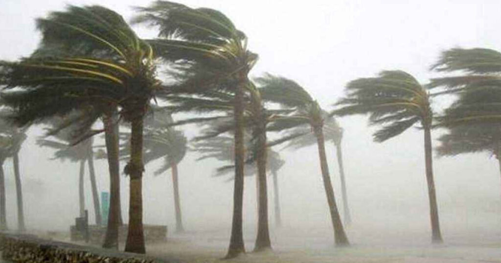 দুপুরের মধ্যে ৫০ কিমি বেগে ঝড় ও বজ্রসহ বৃষ্টির আভাস