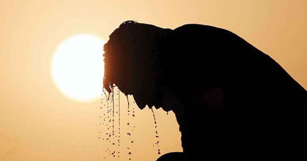 প্রচণ্ড গরমে হিট স্ট্রোকের ঝুঁকি এড়াতে যা করবেন