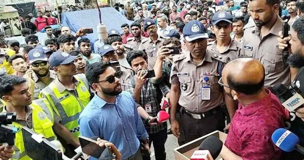 ফার্মগেটে ফুটপাত দখলমুক্ত করতে উচ্ছেদ অভিযান শুরু