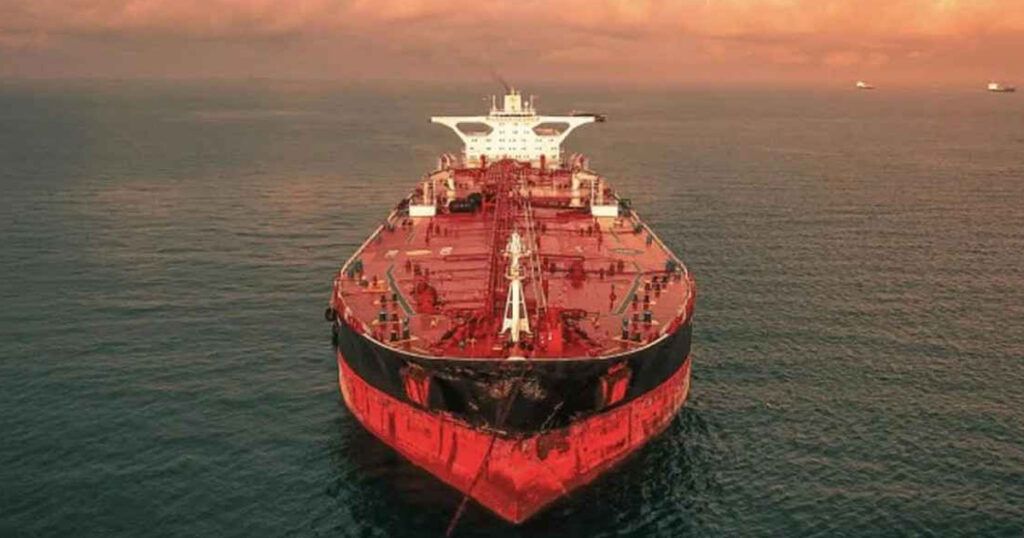 বুধবার অকটেন ও ফার্নেস অয়েল নিয়ে বন্দরে আসছে দুটি জাহাজ 