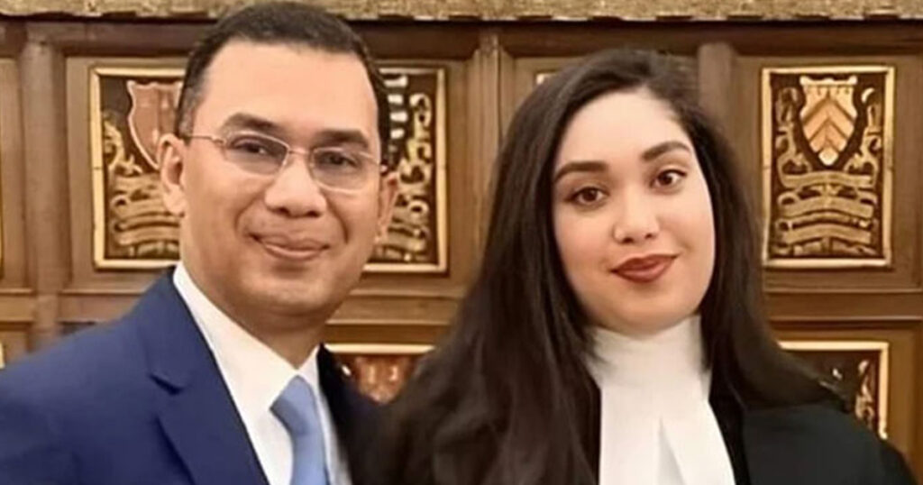 মেয়ে জাইমাকে নিয়ে ‘বনলতা এক্সপ্রেস’ দেখতে সিনেমা হলে প্রধানমন্ত্রী