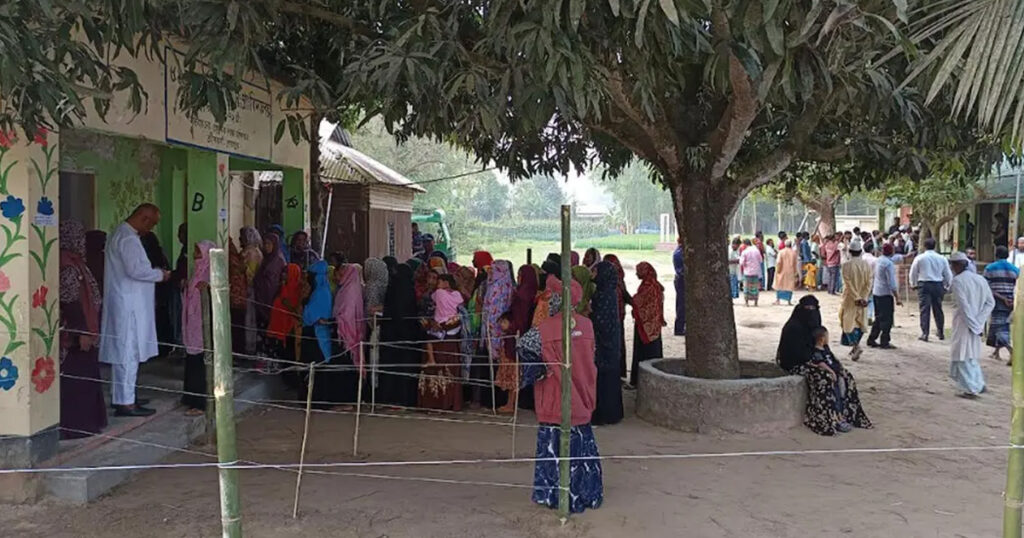 শেরপুর-৩ ও বগুড়া-৬ আসনে ভোটগ্রহণ শুরু শেরপুর-৩ ও বগুড়া-৬ আসনে ভোটগ্রহণ শুরু