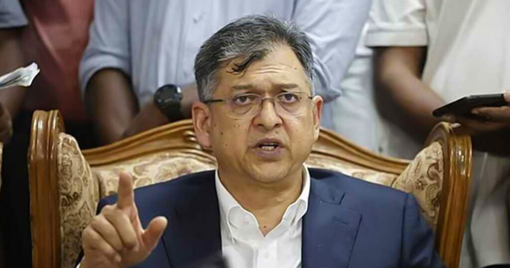 জ্বালানি অবৈধ মজুদ ও পাচারের বিরুদ্ধে কঠোর ব্যবস্থা নিচ্ছে আইনশৃঙ্খলা বাহিনী: স্বরাষ্ট্রমন্ত্রী