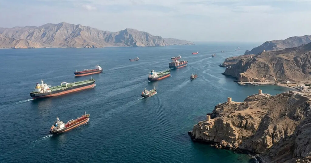 হরমুজ দিয়ে আগের চেয়ে বেশি জাহাজ চলছে হরমুজ দিয়ে আগের চেয়ে বেশি জাহাজ চলছে