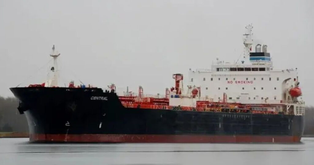 ২৬ হাজার টন অকটেন নিয়ে চট্টগ্রাম বন্দরে পৌঁছেছে জাহাজ