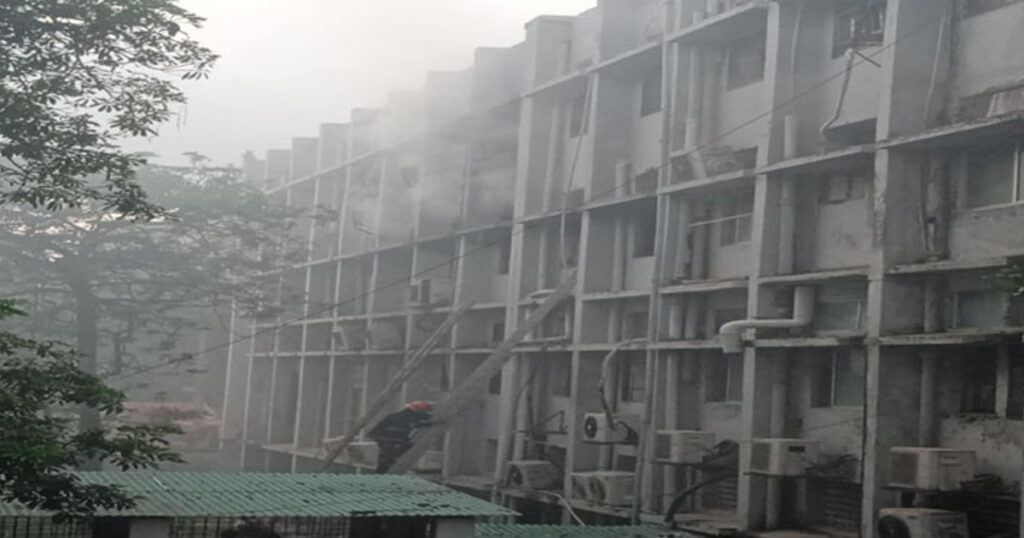 খুলনা মেডিকেল কলেজ হাসপাতালের আগুন নিয়ন্ত্রণে