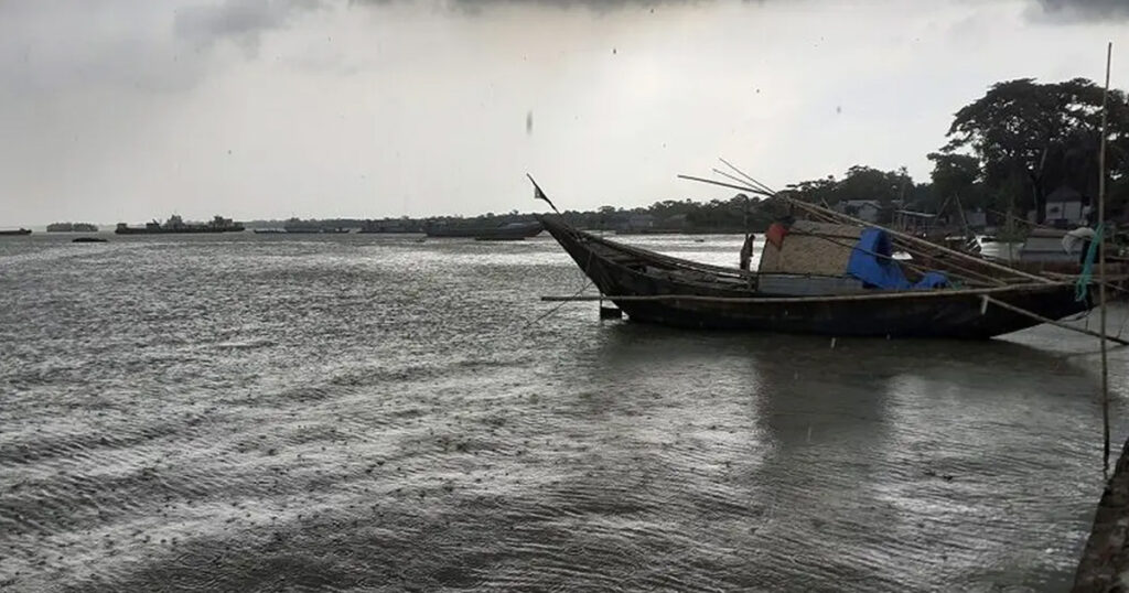 ঝড়-বৃষ্টির আভাস, সাত অঞ্চলের নদীবন্দরে সতর্কতা ঝড়-বৃষ্টির আভাস, সাত অঞ্চলের নদীবন্দরে সতর্কতা