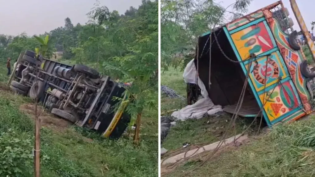 ঢাকা-টাঙ্গাইল মহাসড়কে ট্রাক উল্টে নিহত ১৫, ১৩ জনের বাড়িই নওগাঁয়