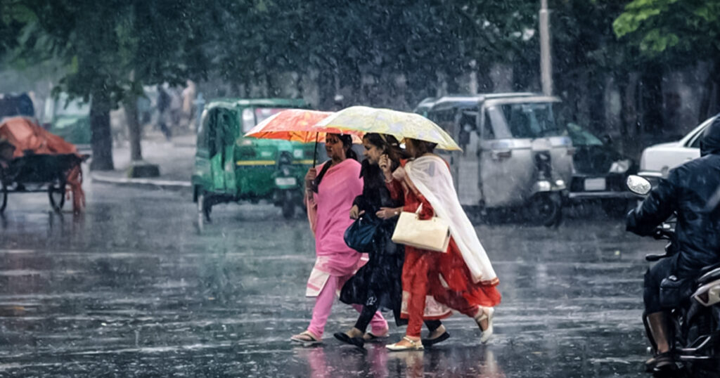 ঢাকায় ঈদের দিন সকালে হালকা ও দুপুরের পর মাঝারি বৃষ্টির সম্ভাবনা