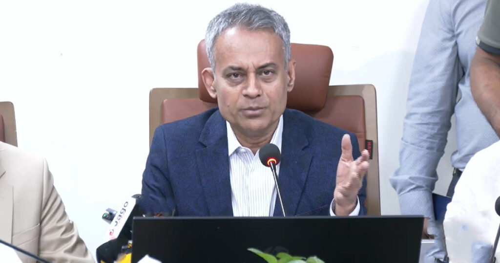 তিন দিনের মধ্যে ঈদযাত্রা স্বস্তির ও নির্বিঘ্ন করা চ্যালেঞ্জিং সড়কমন্ত্রী