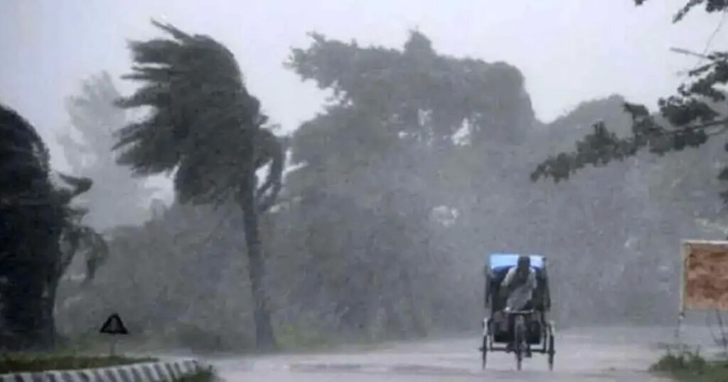 দেশের ৫ অঞ্চলে দমকা হাওয়া-বজ্রবৃষ্টির শঙ্কা, নদীবন্দরে সতর্কতা