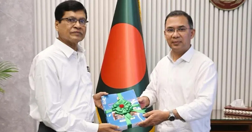 প্রধানমন্ত্রীর কাছে ৩৮ অডিট রিপোর্ট হস্তান্তর