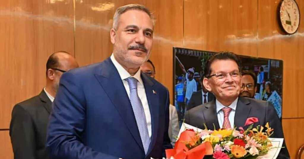 ঢাকায় পৌঁছেছেন তুর্কি পররাষ্ট্রমন্ত্রী ঢাকায় পৌঁছেছেন তুর্কি পররাষ্ট্রমন্ত্রী