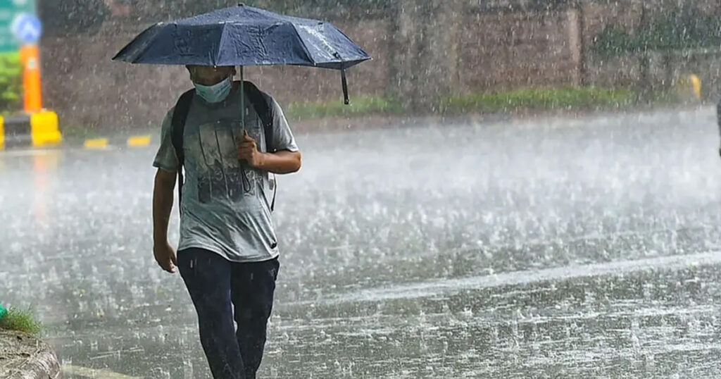 ঢাকায় কমতে পারে গরমের তীব্রতা, আট বিভাগে ভারী বৃষ্টির সম্ভাবনা