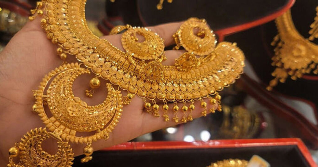 দেশের বাজারে স্বর্ণের দামে বড় পতন
