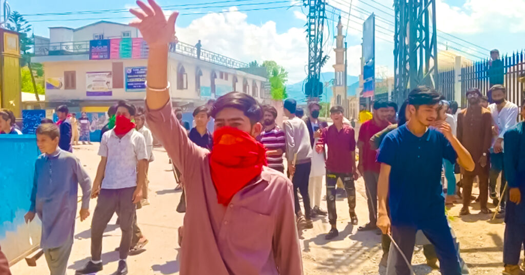বিক্ষোভে উত্তাল আজাদ কাশ্মির, নিহত ২৪ বিক্ষোভে উত্তাল আজাদ কাশ্মির, নিহত ২৪