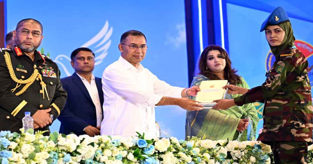 সুদানে শহীদ ৬ সেনাসদস্যের স্ত্রীর হাতে বিশেষ সম্মাননা তুলে দিলেন প্রধানমন্ত্রী সুদানে শহীদ ৬ সেনাসদস্যের স্ত্রীর হাতে বিশেষ সম্মাননা তুলে দিলেন প্রধানমন্ত্রী