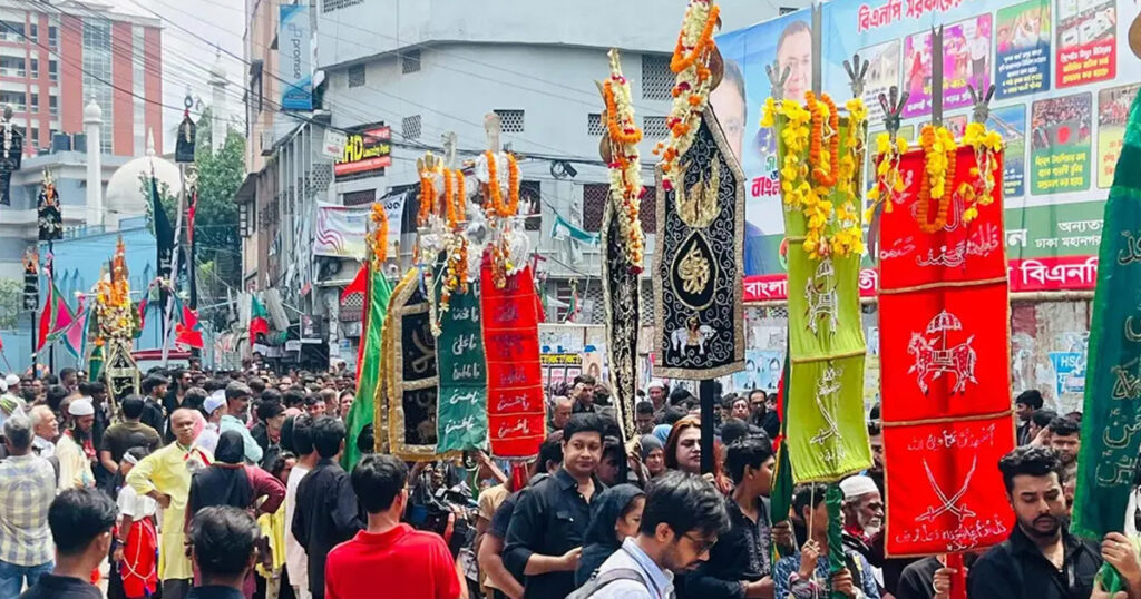হোসেনি দালান থেকে শুরু হয়েছে তাজিয়া মিছিল