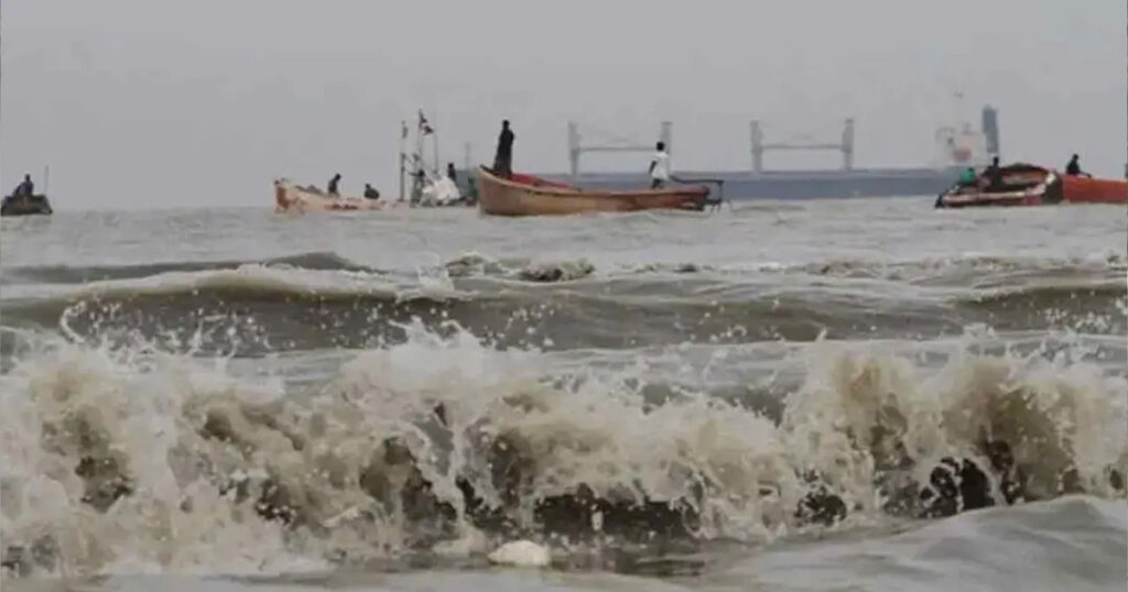 ঘনীভূত হতে পারে লঘুচাপ, সমুদ্র বন্দরে সতর্ক সংকেত
