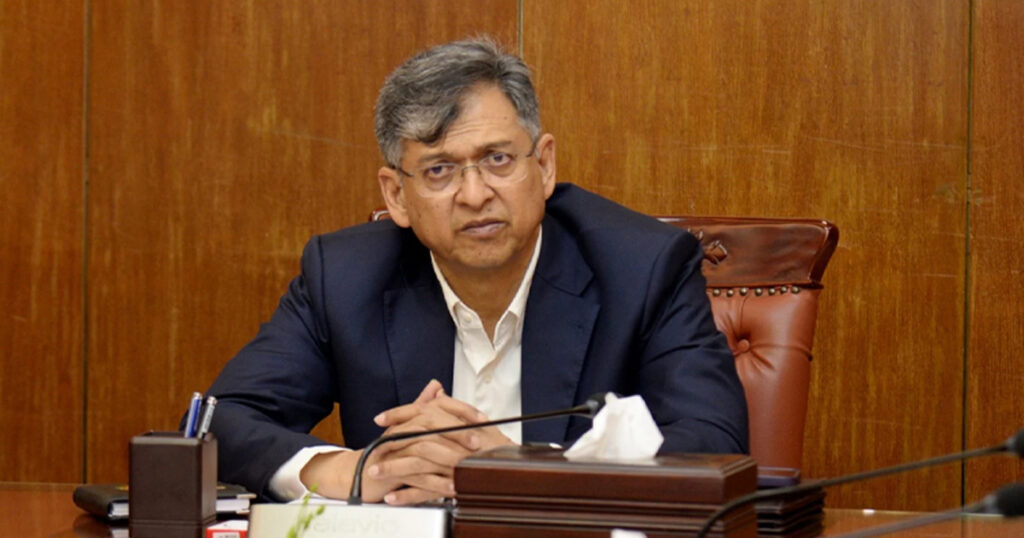 ঘোলা পানিতে মাছ শিকার করতে চায় কিছু মহল স্বরাষ্ট্রমন্ত্রী