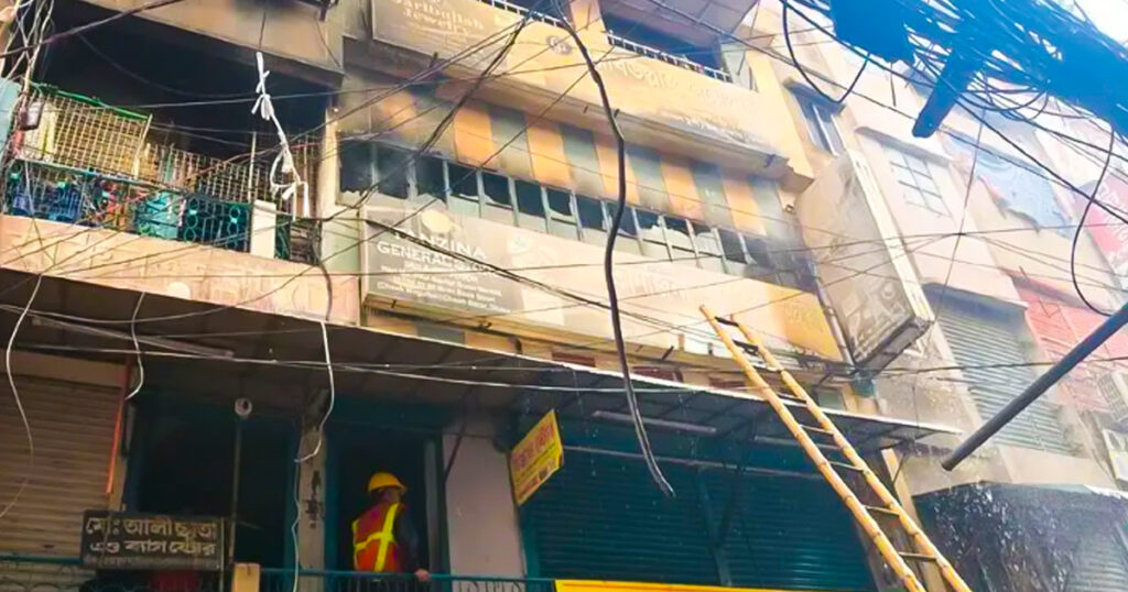 চকবাজারের আশিক টাওয়ারের আগুন নিয়ন্ত্রণে