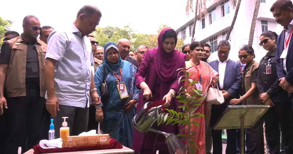 ঢাকা মেডিকেলে বৃক্ষরোপণ কর্মসূচি উদ্বোধন করলেন প্রধানমন্ত্রী